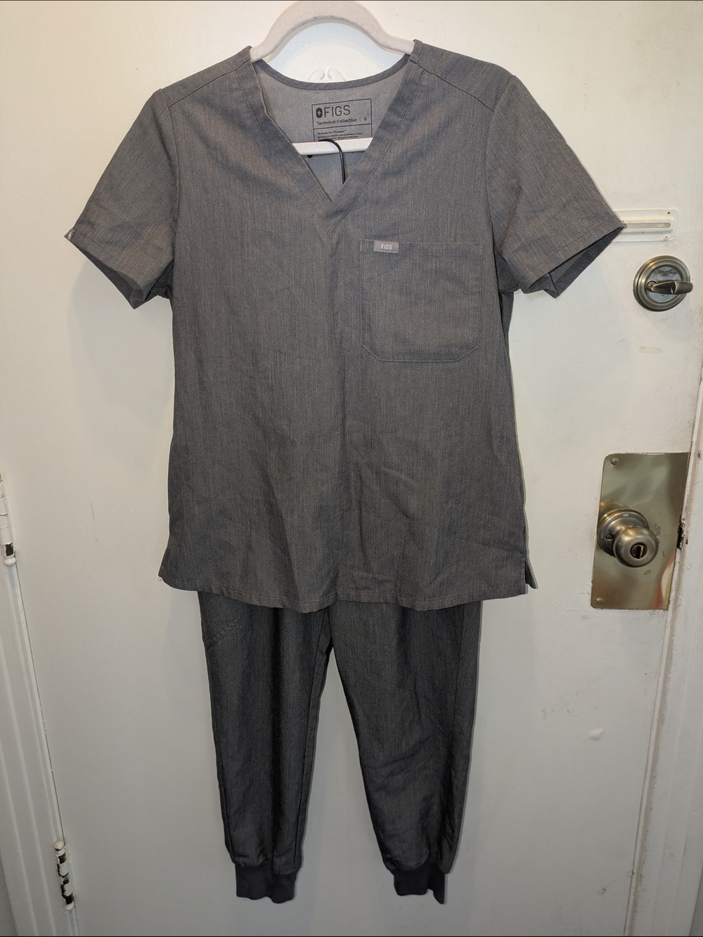 Figs Gray Jogger Scrub Set Pants with Teal Drawstring Small - Picture 9 of 15
